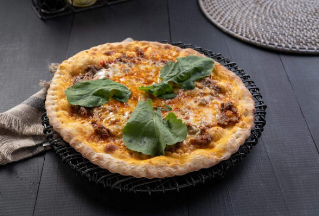 سجق مع قشقوان و جرجير